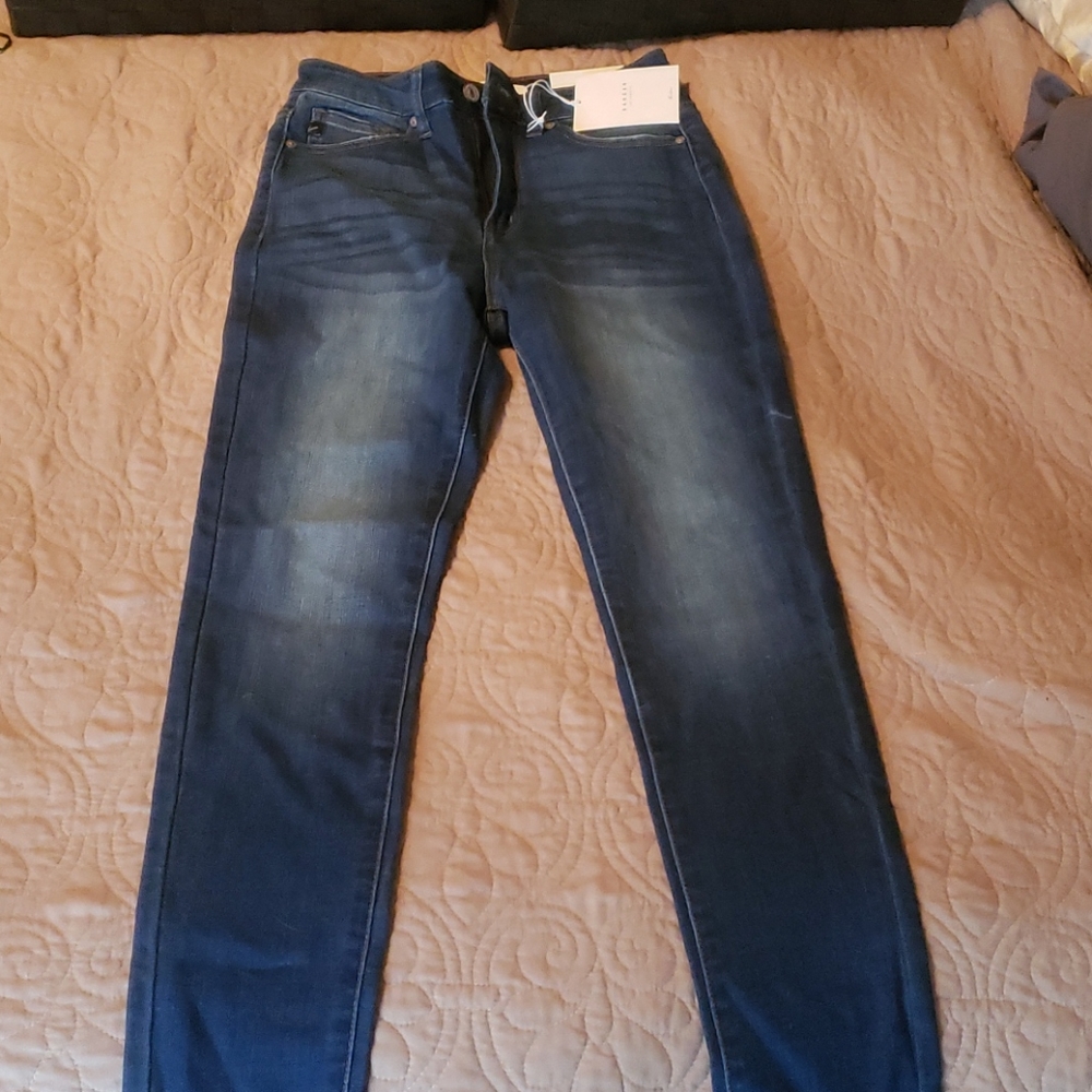 Size 5/26 KanCan skinny jeans